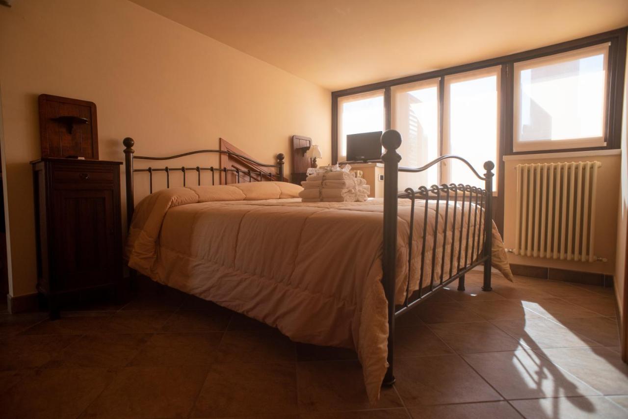 La Ginestra Hotel Castel San Lorenzo Екстериор снимка