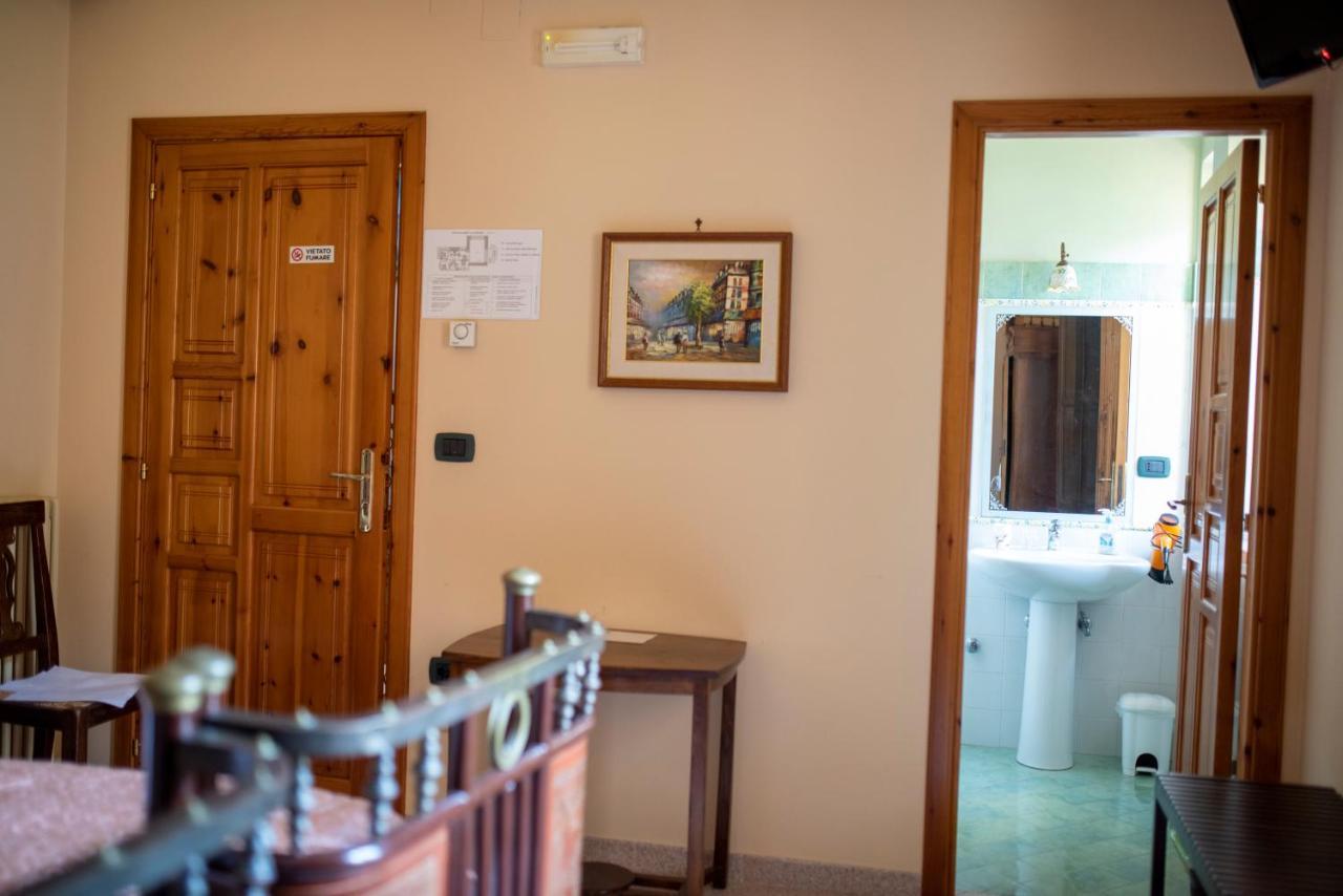 La Ginestra Hotel Castel San Lorenzo Екстериор снимка