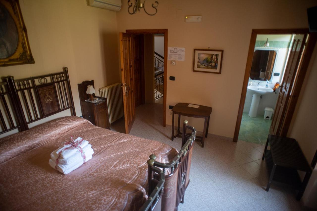 La Ginestra Hotel Castel San Lorenzo Екстериор снимка