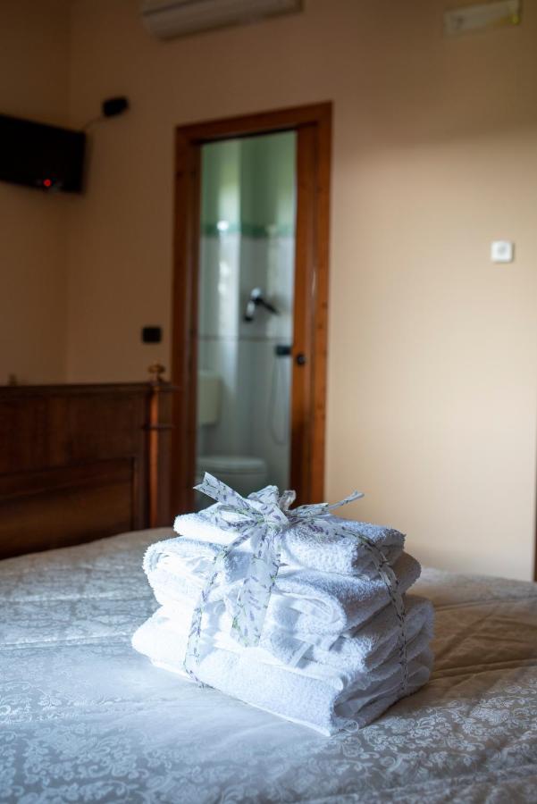 La Ginestra Hotel Castel San Lorenzo Екстериор снимка