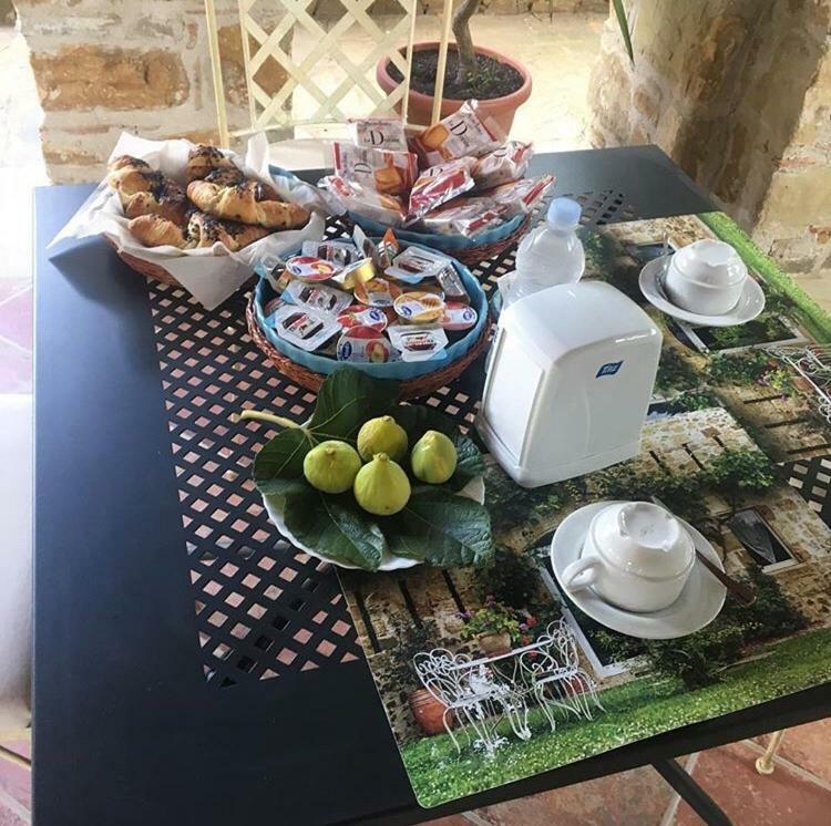 La Ginestra Hotel Castel San Lorenzo Екстериор снимка